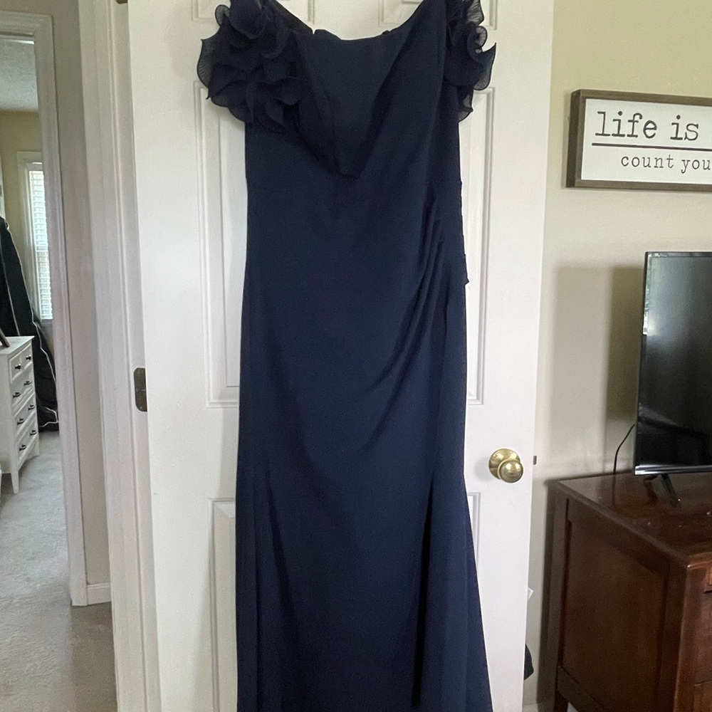 Elegant Navy Blue Evening Gown